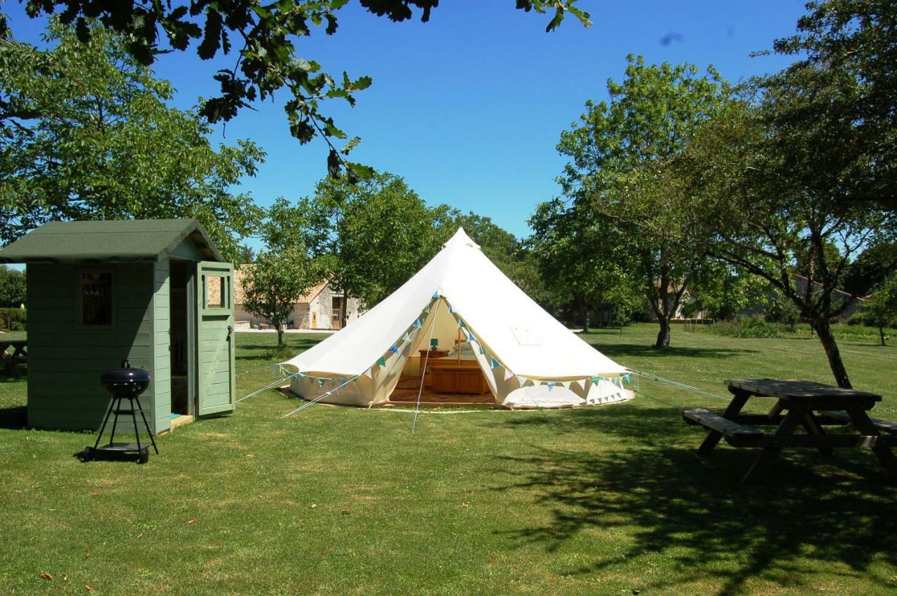 Camping La Forêt de Tessé Exterior foto